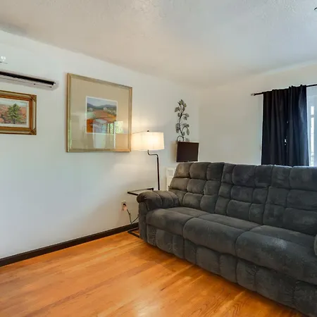 Less Than 1 Mi To Plaza Mtn-view Gem With Hot Tub!