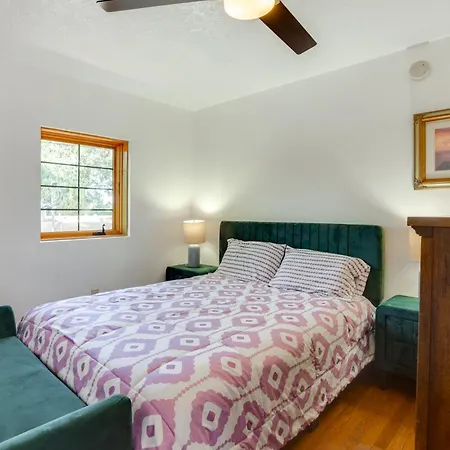 Less Than 1 Mi To Plaza Mtn-view Gem With Hot Tub!