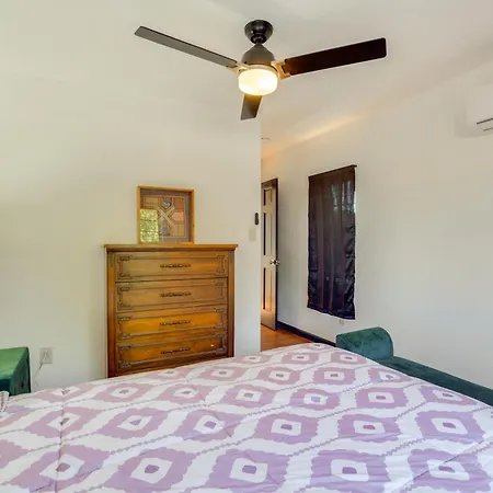Less Than 1 Mi To Plaza Mtn-view Gem With Hot Tub! Apartment